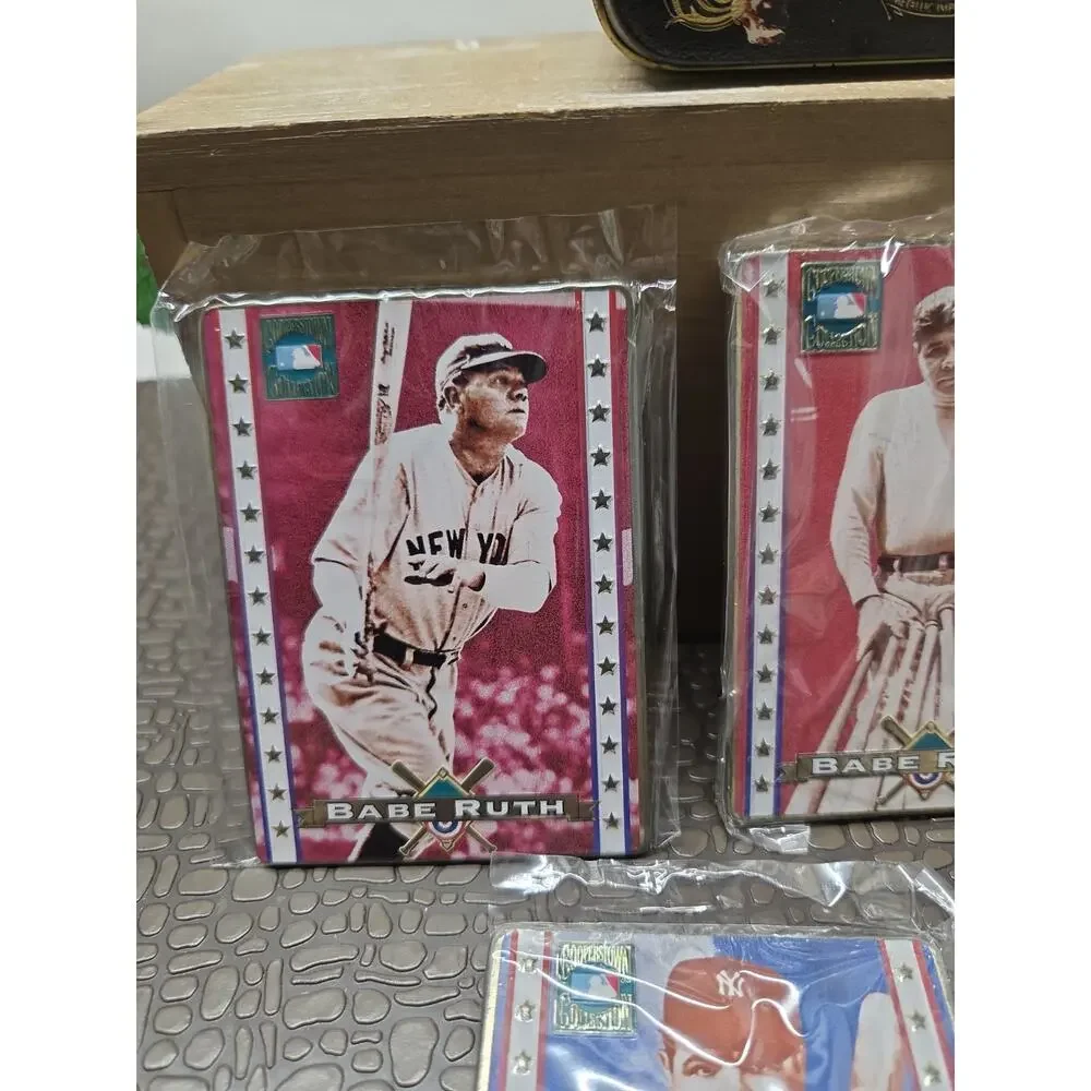 Babe Ruth Collector Cards in Decorative tin set of 5 (Avon Gift Collection)